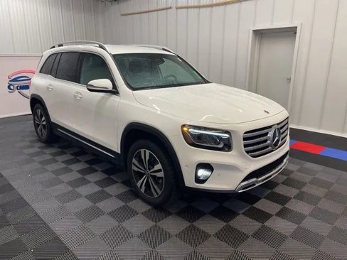 Used 2024 Mercedes-Benz GLB 250 4MATIC image 2