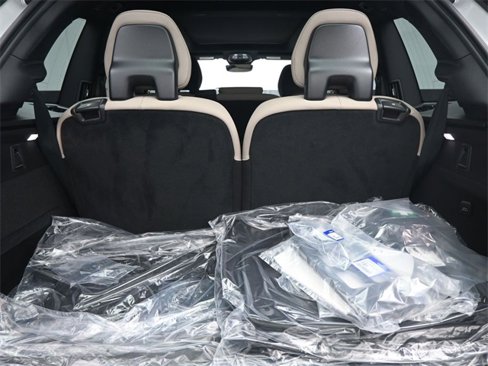 New 2026 Volvo XC90 B6 Plus w/ Protection Package Premier image 32