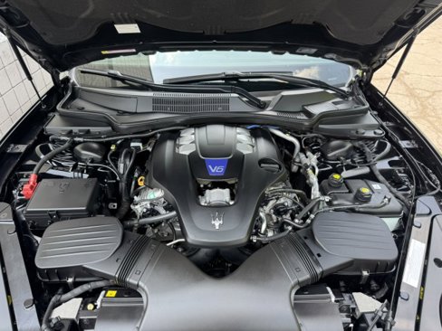 Used 2018 Maserati Quattroporte S GranLusso image 5