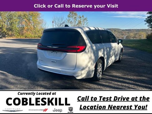 New 2026 Chrysler Pacifica Select image 4