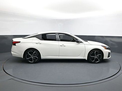 Used 2023 Nissan Altima 2.5 SR image 9