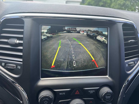 Used 2018 Jeep Grand Cherokee Limited image 24