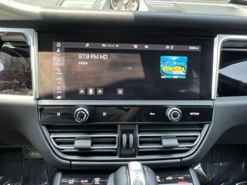 Certified 2022 Porsche Macan image 22