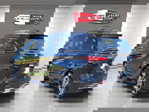 Used 2024 Toyota Sienna Platinum image 8