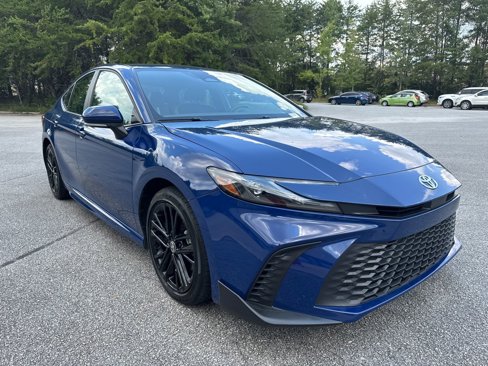 Used 2025 Toyota Camry SE image 3