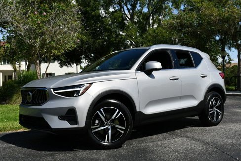 Used 2025 Volvo XC40 B5 Core image 23