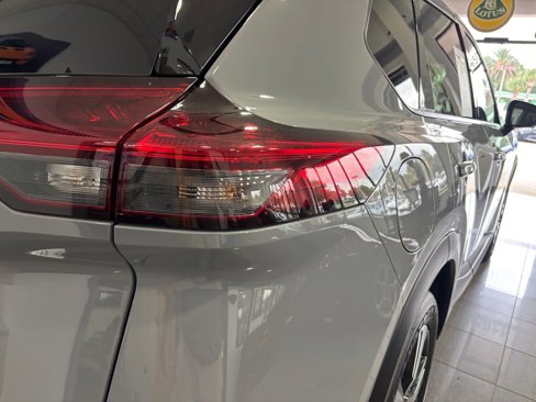 Used 2025 Nissan Rogue SL w/ SL Premium Package image 13