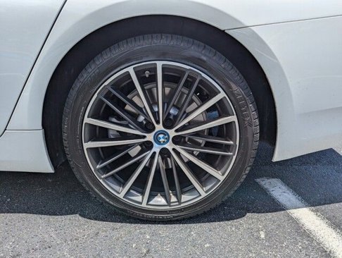 Used 2023 BMW 530e w/ Convenience Package image 25