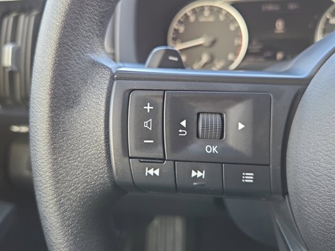 Used 2025 Nissan Pathfinder S image 13