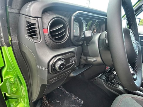 New 2025 Jeep Wrangler Unlimited Rubicon image 39