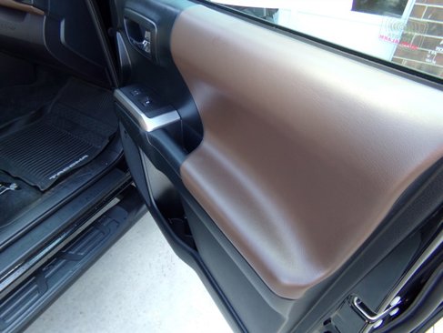 Used 2016 Toyota Tacoma Limited image 72