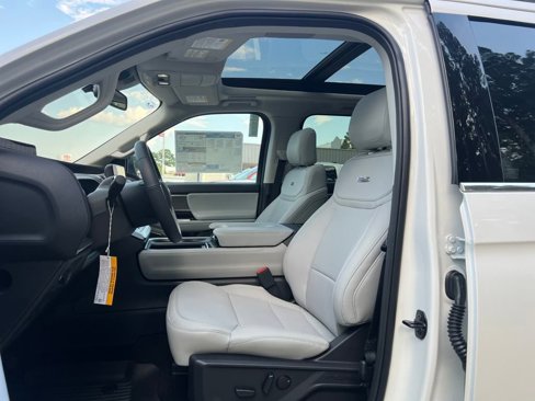 New 2025 Ford Expedition Max Platinum image 10