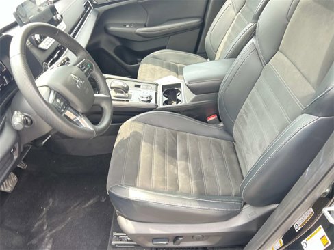 Used 2023 Mitsubishi Outlander SE image 16
