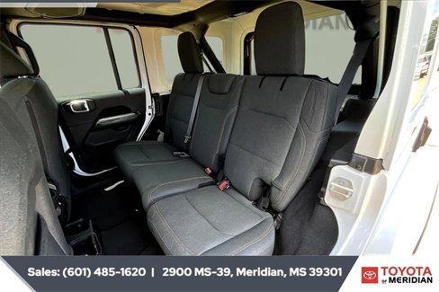 Used 2024 Jeep Wrangler Sahara image 19