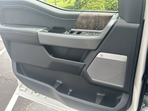 New 2025 Ford F250 Lariat w/ Black Appearance Package image 30