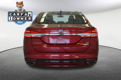 Used 2017 Ford Fusion SE w/ Fusion SE Technology Package image 12