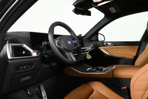 New 2026 BMW X5 xDrive50e w/ M Sport Package image 16