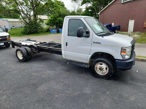 Used 2017 Ford E-450 and Econoline 450 Super Duty w/ Power Windows & Locks Group image 1