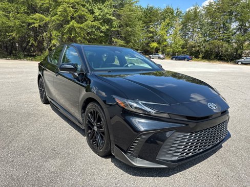 Used 2025 Toyota Camry SE image 3
