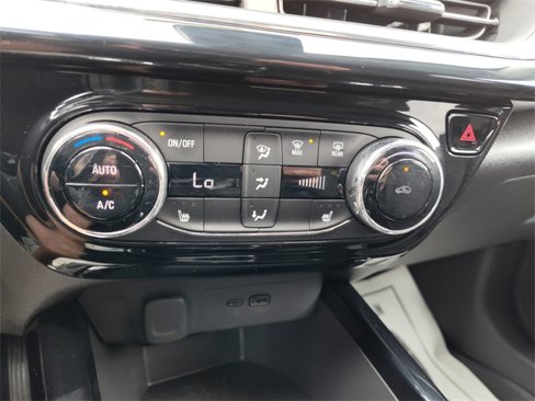Used 2025 Chevrolet Trax ACTIV w/ Driver Confidence Package image 28
