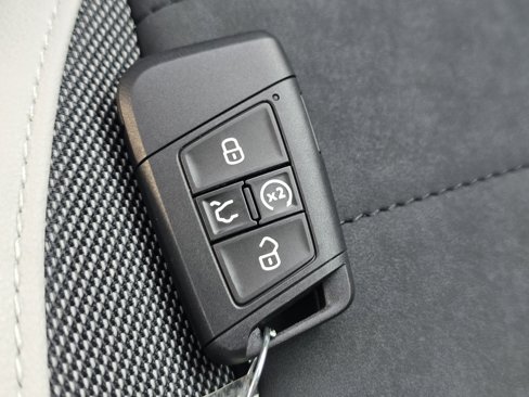 New 2025 Volkswagen Taos SE image 27