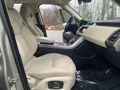 Used 2016 Land Rover Range Rover Sport HSE image 18