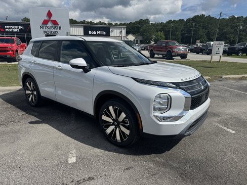 New 2025 Mitsubishi Outlander SE image 9