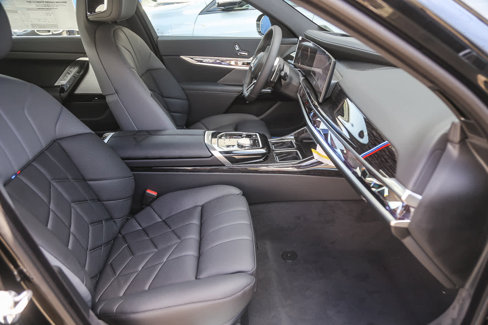 New 2026 BMW 760i xDrive w/ Premium Package image 13