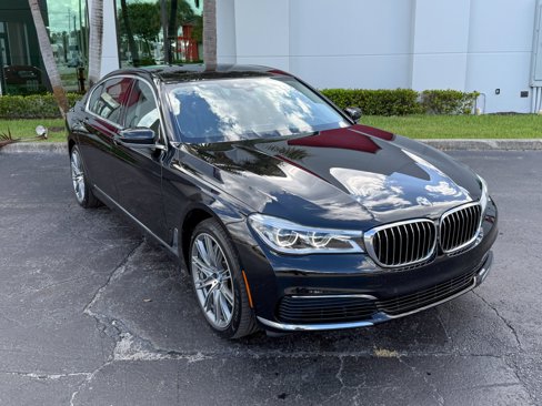 Used 2019 BMW 750i w/ Executive Package image 13