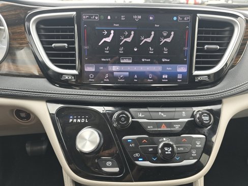 Used 2023 Chrysler Pacifica Limited image 18