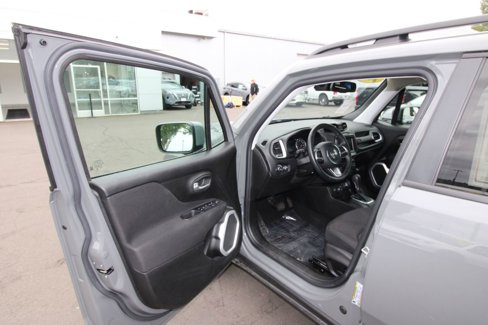 Used 2021 Jeep Renegade Latitude w/ Convenience Group image 9
