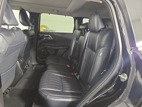 New 2025 Mitsubishi Outlander SEL image 11