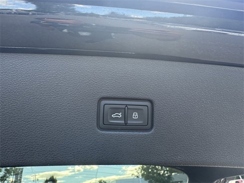 Certified 2025 Audi Q8 Premium Plus image 37
