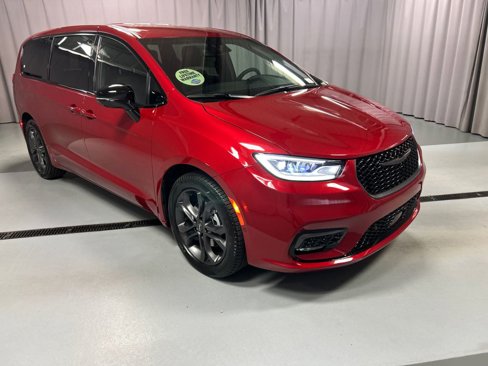 New 2026 Chrysler Pacifica Select image 1
