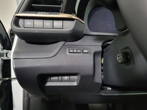 Used 2025 Toyota Crown Platinum image 28