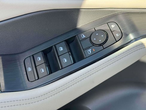 Used 2022 Nissan Rogue SV w/ SV Premium Package image 33