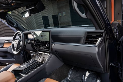 Used 2025 Lexus GX 550 w/ Cold Area Package image 18
