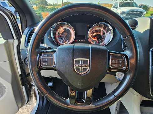 Used 2017 Dodge Grand Caravan SXT image 16
