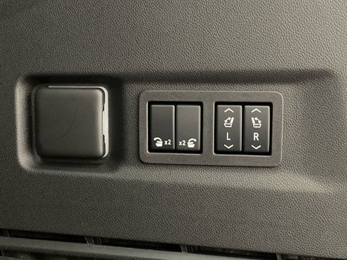New 2025 Chevrolet Suburban Premier image 17