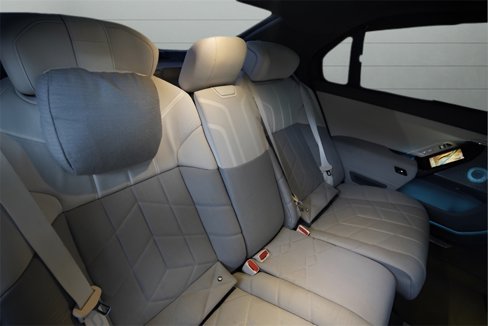 Used 2023 BMW 760i xDrive image 26
