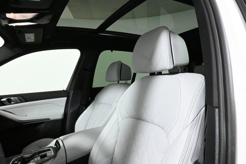 New 2026 BMW X5 xDrive40i w/ M Sport Package image 16