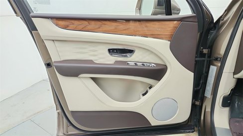 New 2025 Bentley Bentayga image 31