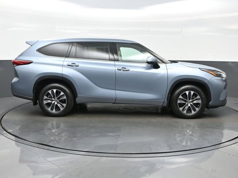 Used 2022 Toyota Highlander XLE image 7