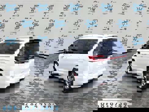 New 2026 Chrysler Pacifica Select image 7