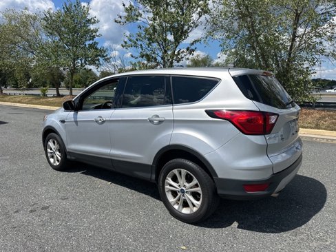 Used 2019 Ford Escape SE image 4