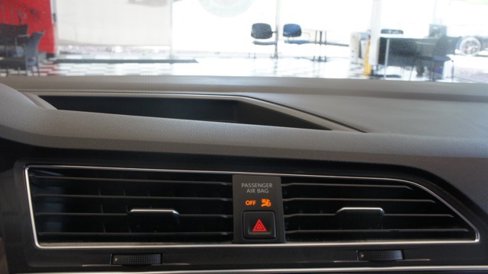 Used 2022 Volkswagen Tiguan SE image 17