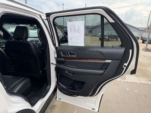 Used 2019 Ford Explorer Platinum image 46
