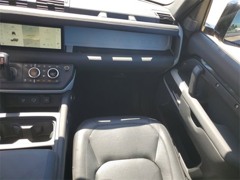 Used 2024 Land Rover Defender 90 S image 29