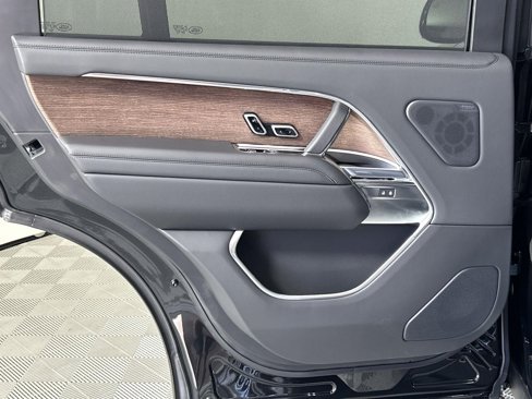 New 2025 Land Rover Range Rover Long Wheelbase SE image 26