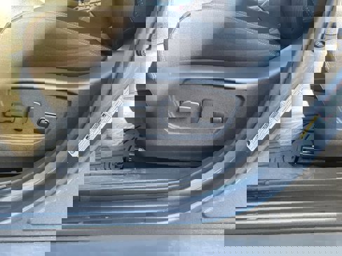 Used 2018 Nissan Rogue SV image 19